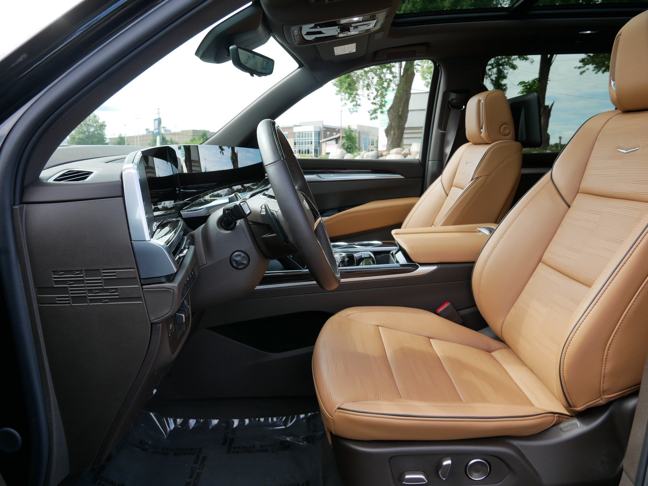Used 2026 Cadillac Escalade ESV Luxury w/ Touring Package AWD/4WD image 9