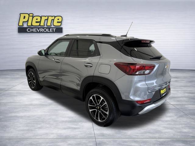 New 2026 Chevrolet TrailBlazer LT w/ LT Cold Weather Package AWD/4WD image 2