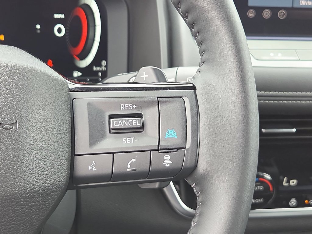 Used 2025 Nissan Rogue SL FWD image 19