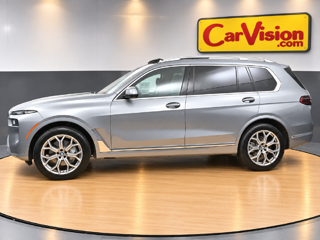 Used 2025 BMW X7 xDrive40i AWD/4WD image 3
