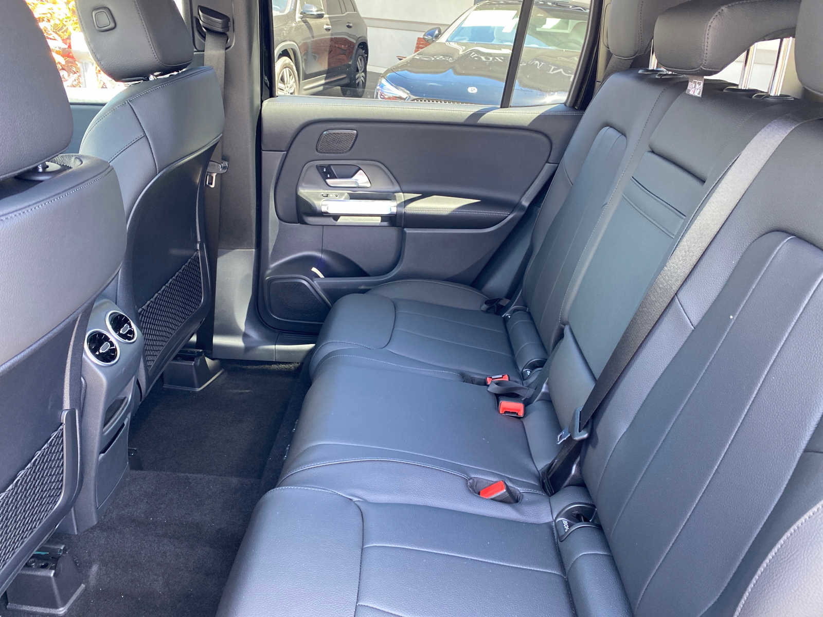 Used 2024 Mercedes-Benz GLB 250 4MATIC image 14