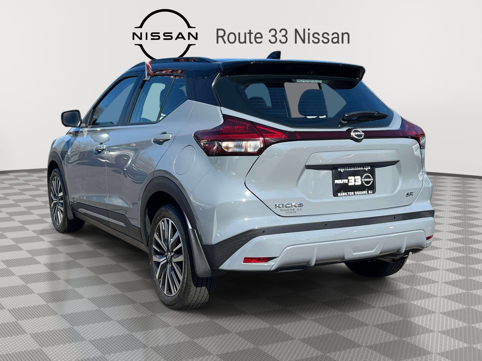 Used 2023 Nissan Kicks SR w/ SR Premium Package FWD image 3
