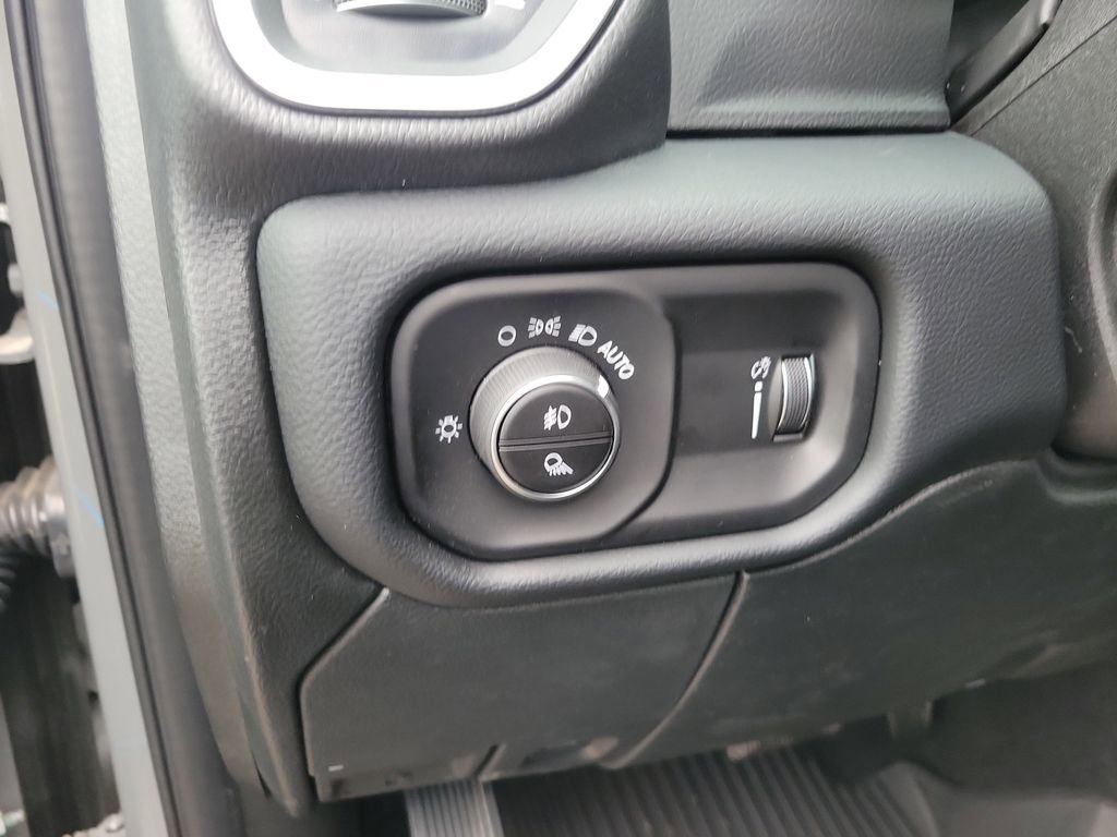 New 2026 RAM 3500 Big Horn AWD/4WD image 21