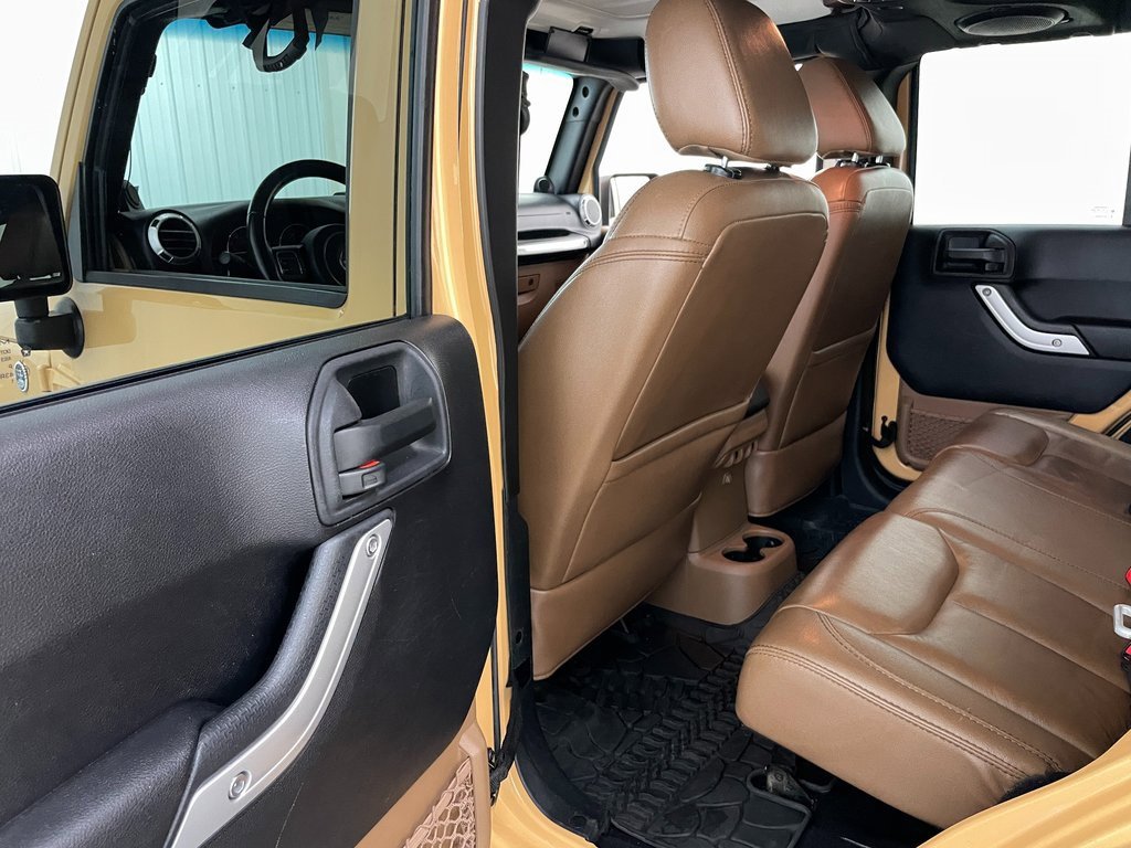 Used 2014 Jeep Wrangler Unlimited Rubicon image 38