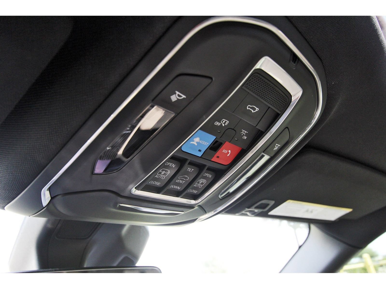 Used 2025 Jeep Grand Cherokee L Limited RWD image 27