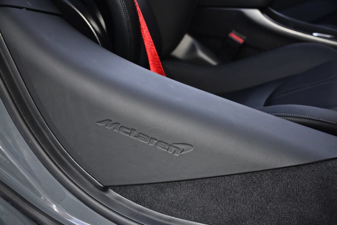 Used 2020 McLaren 600LT Spider RWD image 19