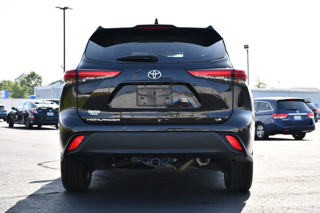 Used 2021 Toyota Highlander LE FWD image 6