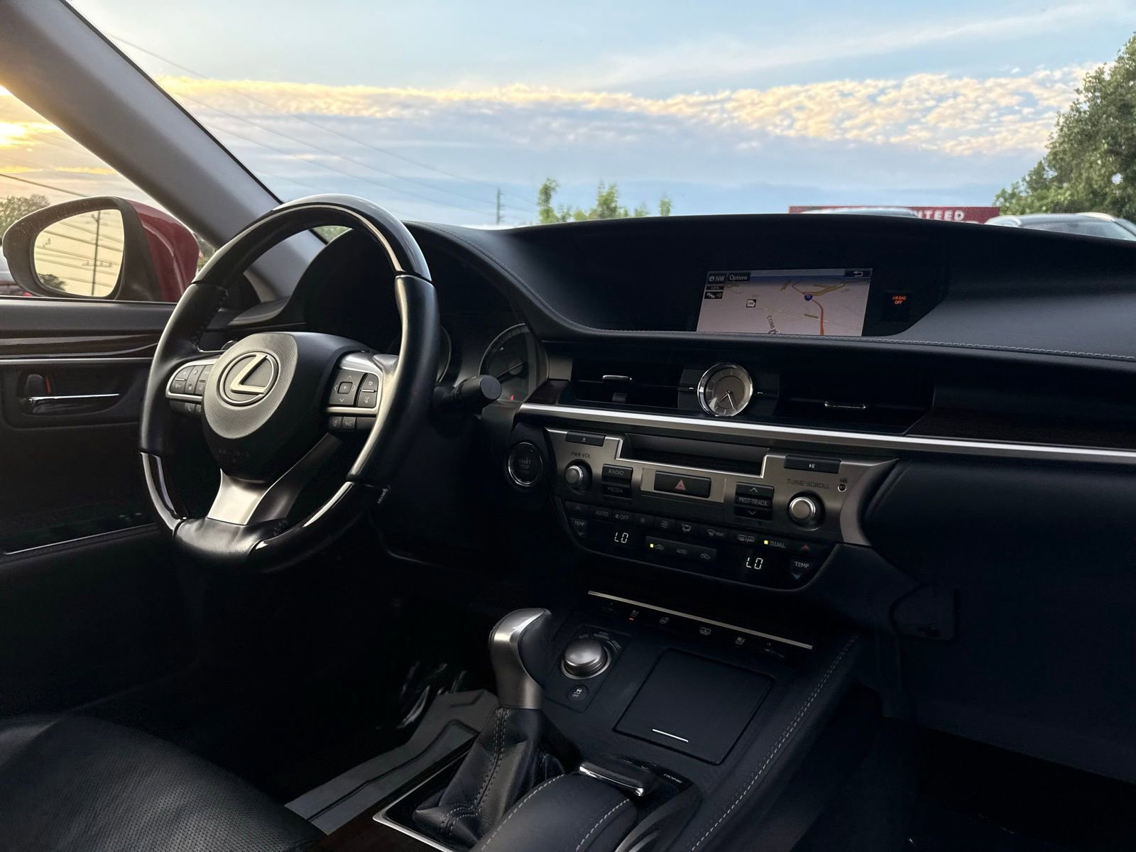 Used 2016 Lexus ES 350 w/ Luxury Package w/Wood Trim FWD image 38