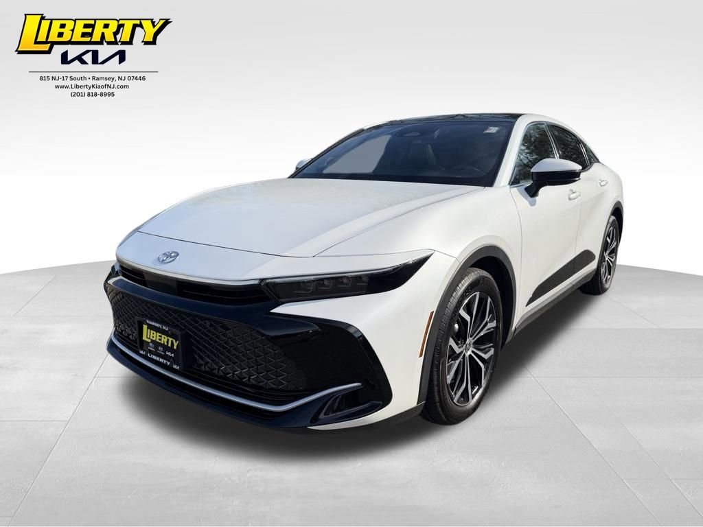 Used 2024 Toyota Crown Limited image 3