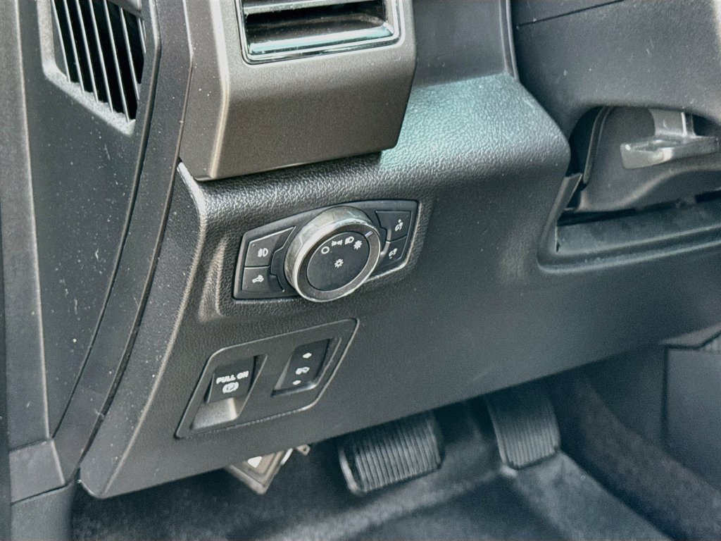 Used 2018 Ford F150 XLT w/ Equipment Group 302A Luxury AWD/4WD image 10