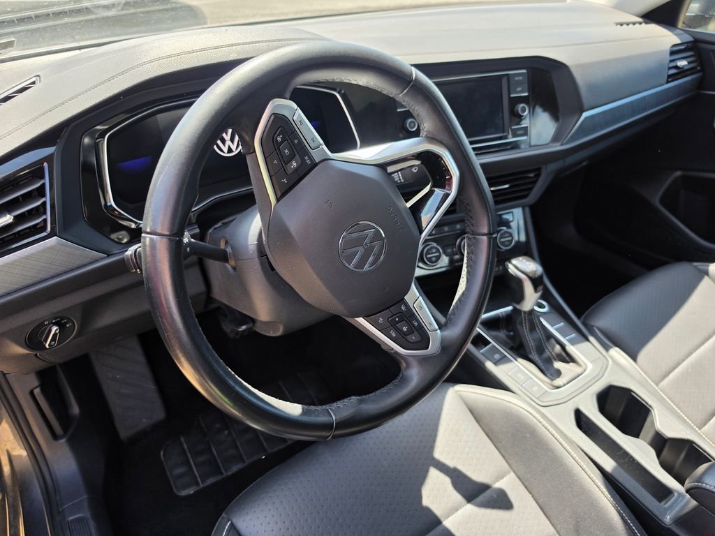 Used 2024 Volkswagen Jetta SE FWD image 4