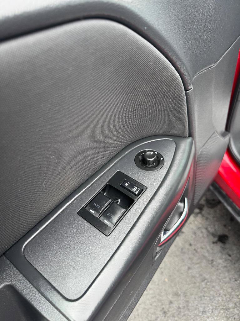Used 2011 Dodge Challenger RWD image 13