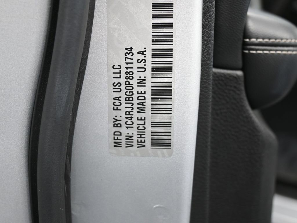 Used 2023 Jeep Grand Cherokee L Limited image 19