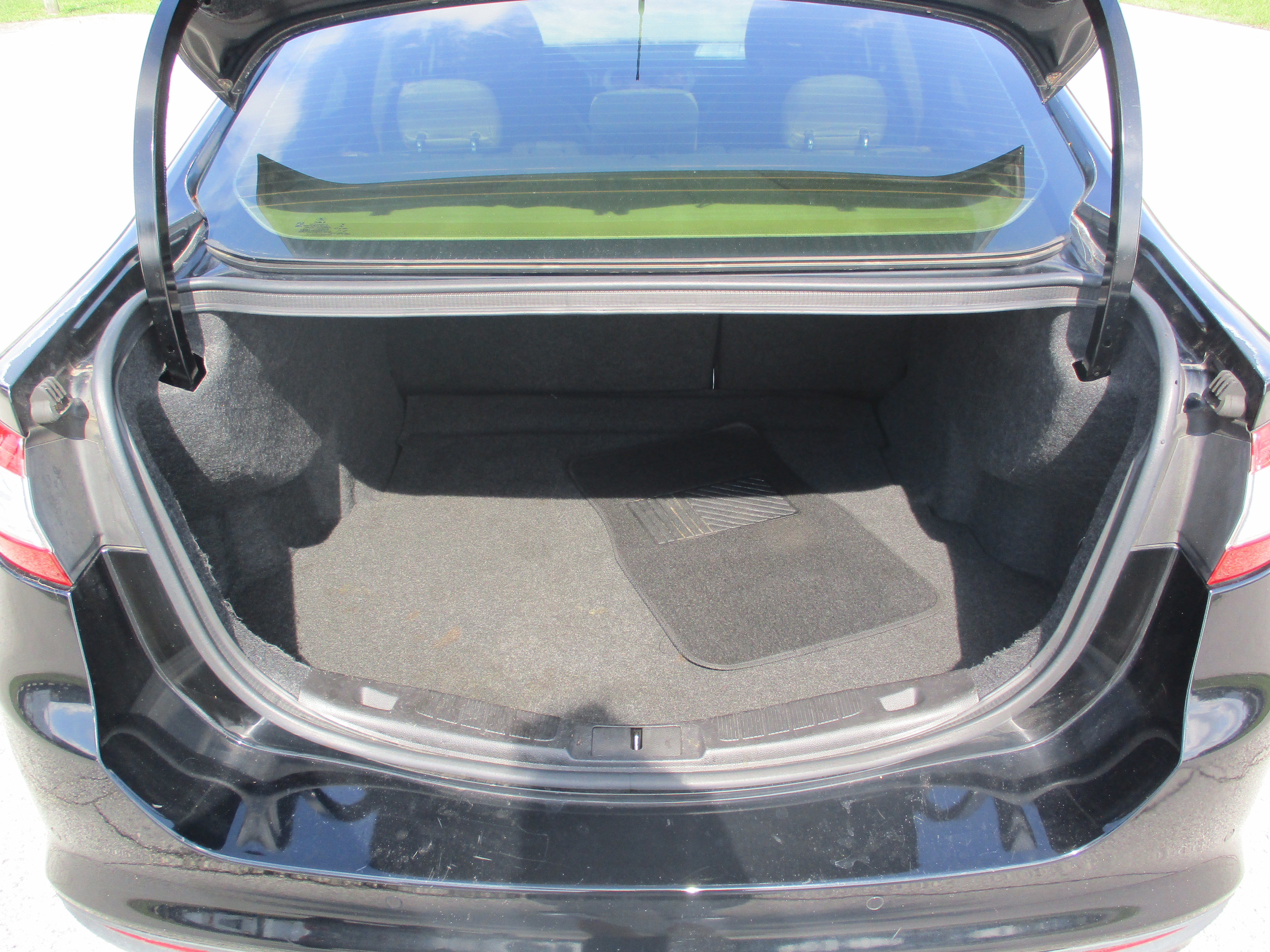 Used 2016 Ford Fusion SE FWD image 12