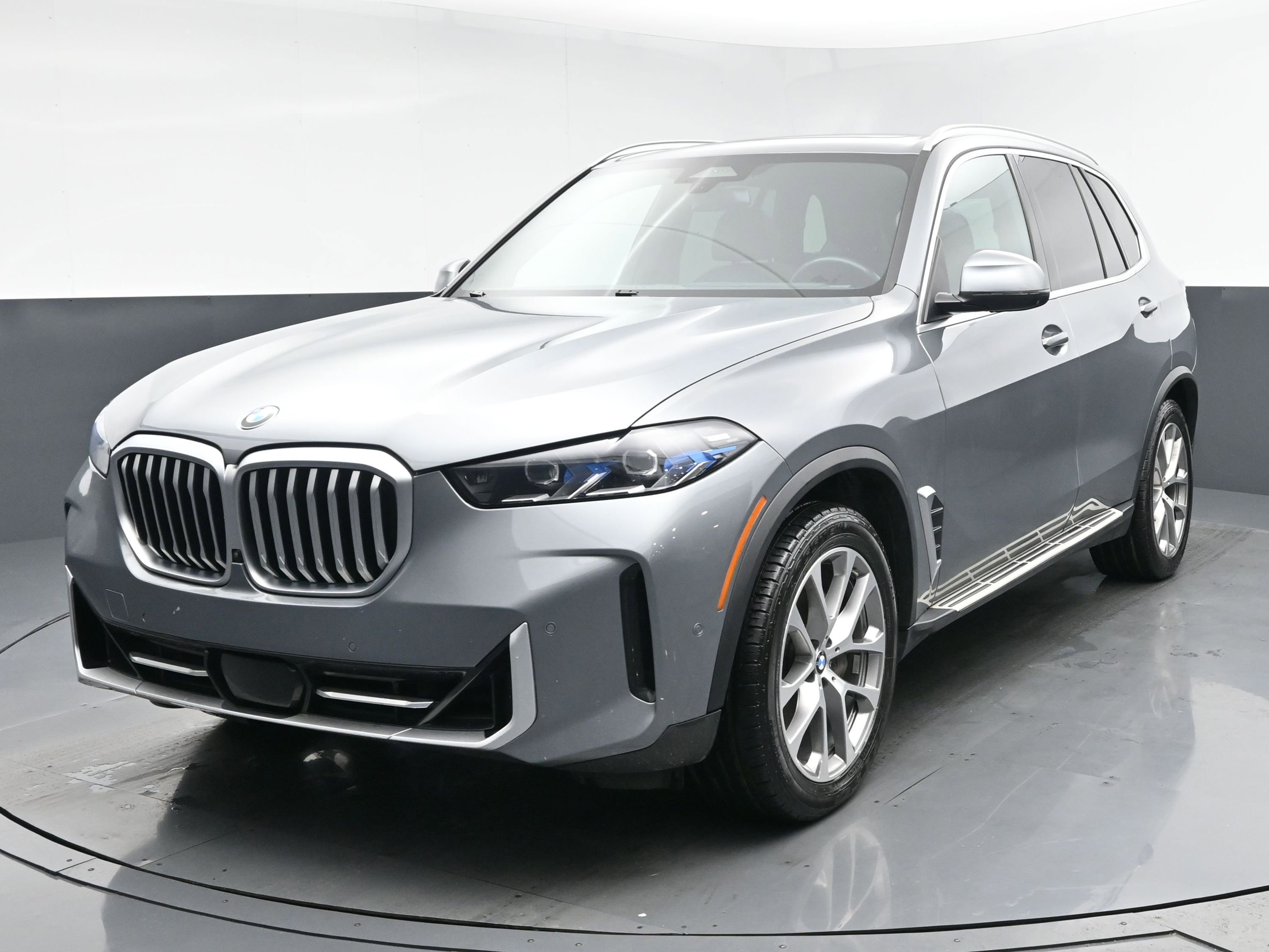 Used 2024 BMW X5 xDrive40i image 1