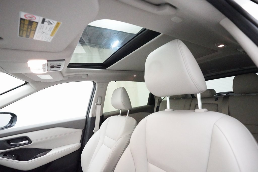 Used 2025 Nissan Rogue SL w/ Tech Package image 32