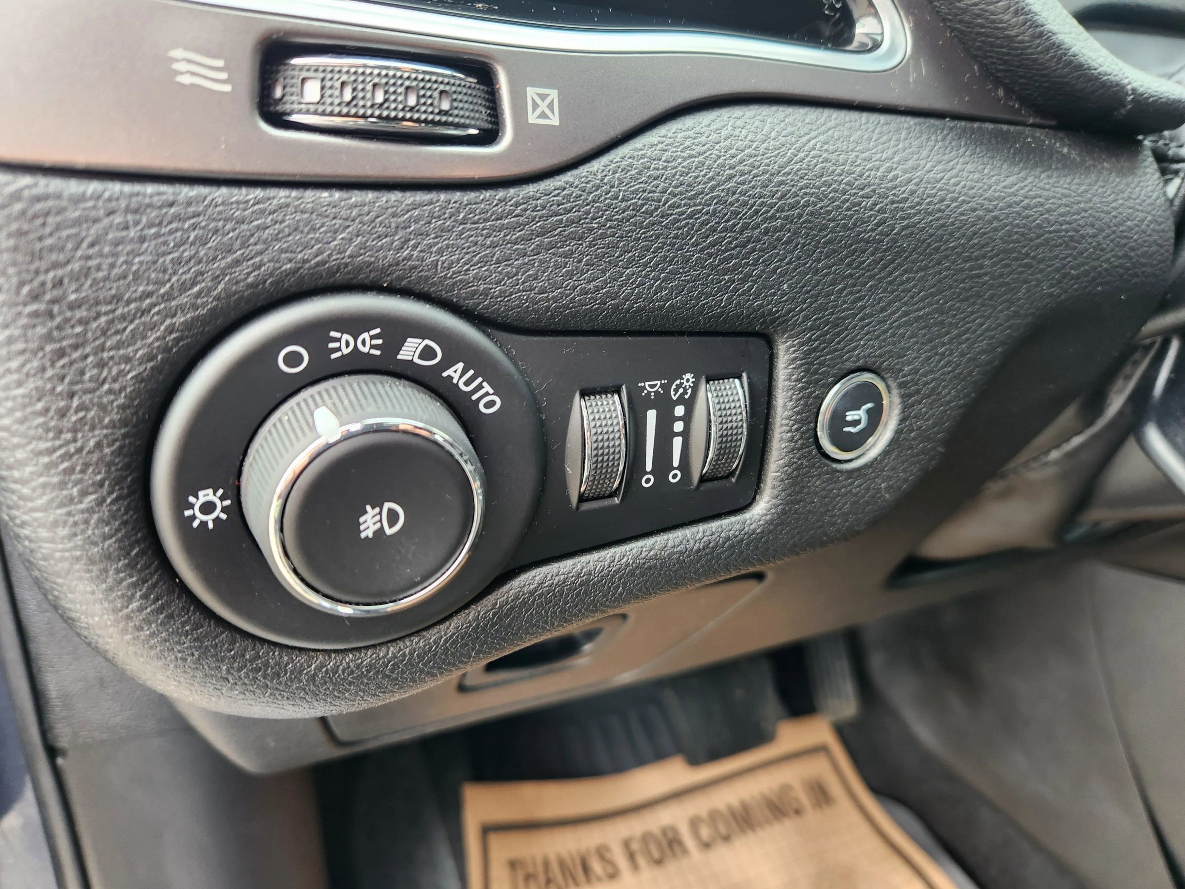 Used 2019 Jeep Cherokee Limited image 29
