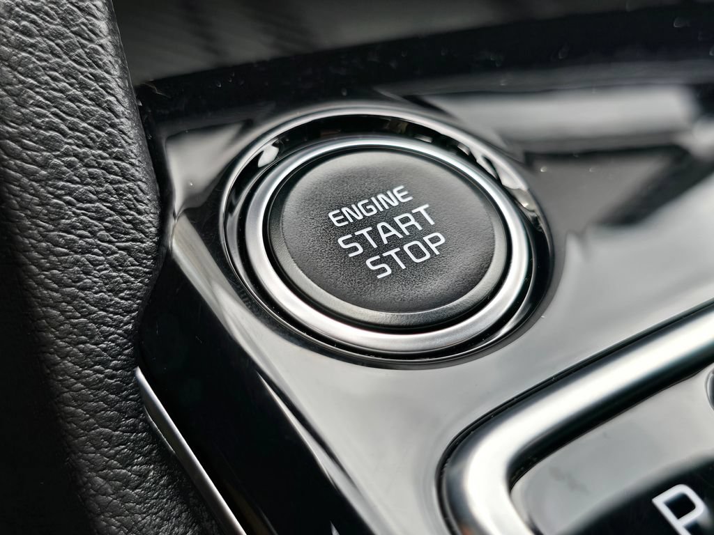 Used 2025 Kia Sportage EX FWD image 29