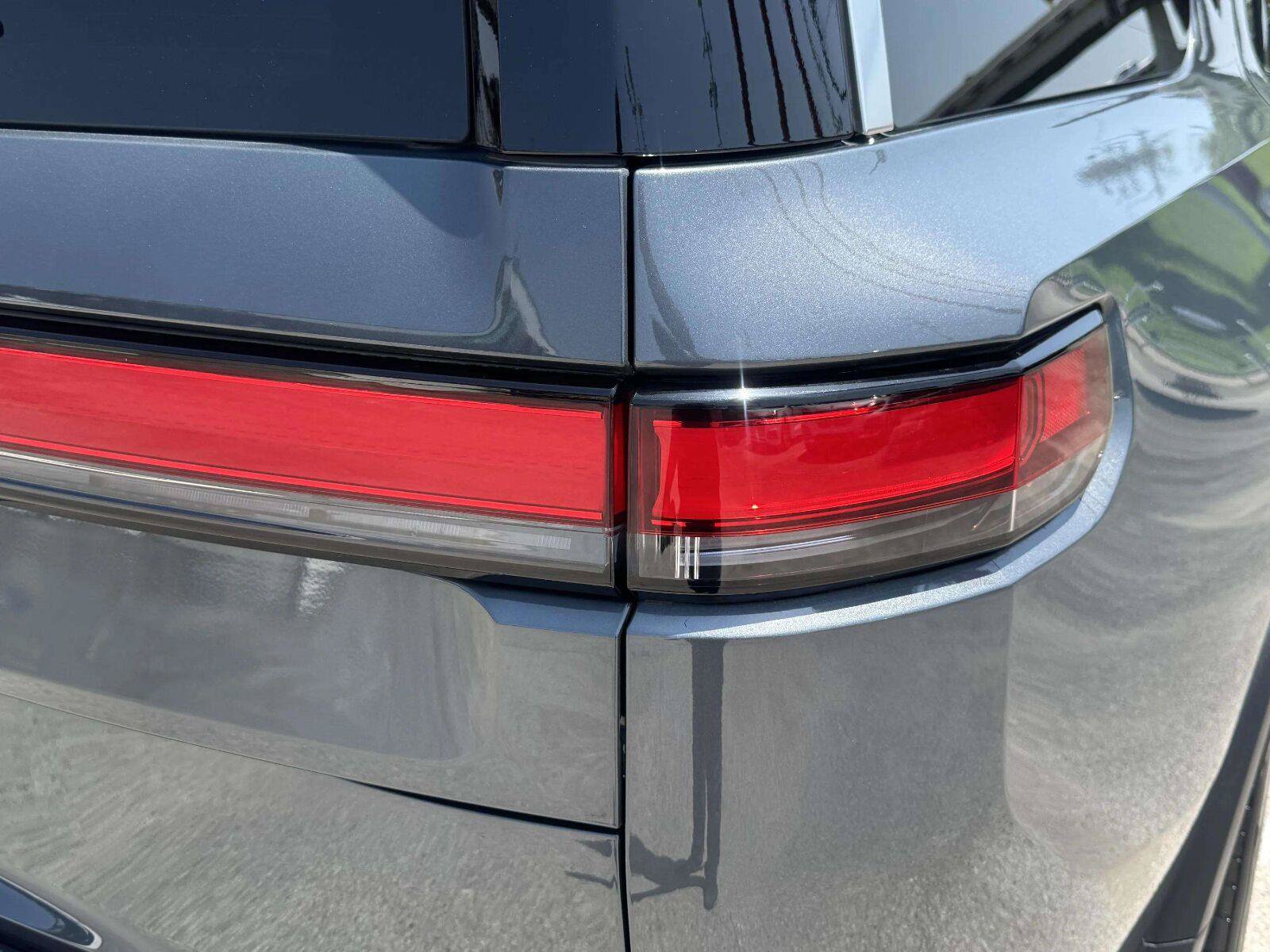 Used 2025 Rivian R1S Adventure AWD/4WD image 17