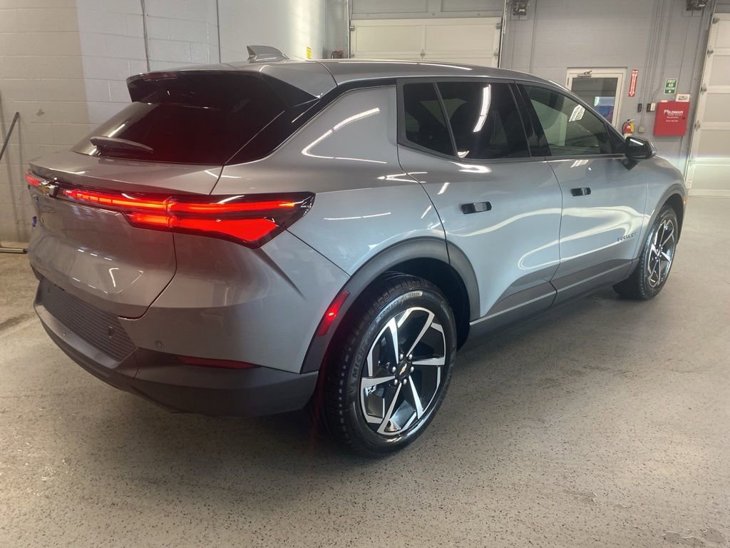 New 2026 Chevrolet Equinox EV LT image 8