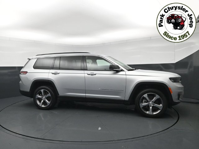 Used 2025 Jeep Grand Cherokee L Limited AWD/4WD image 3