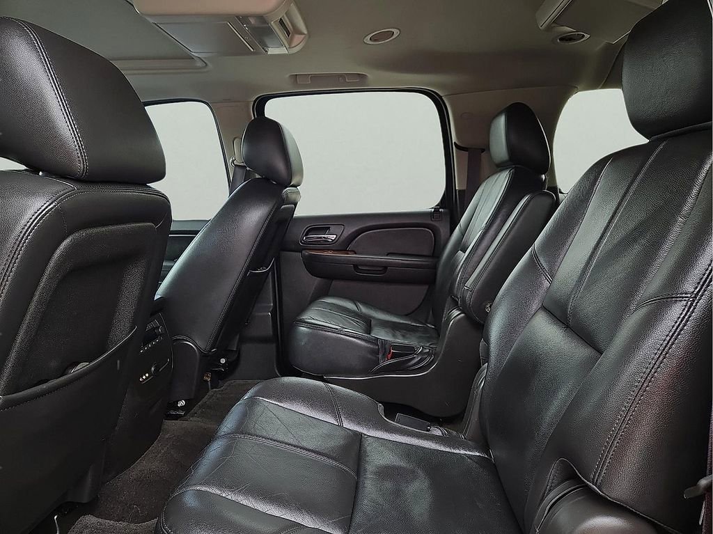 Used 2014 Chevrolet Suburban LT image 11