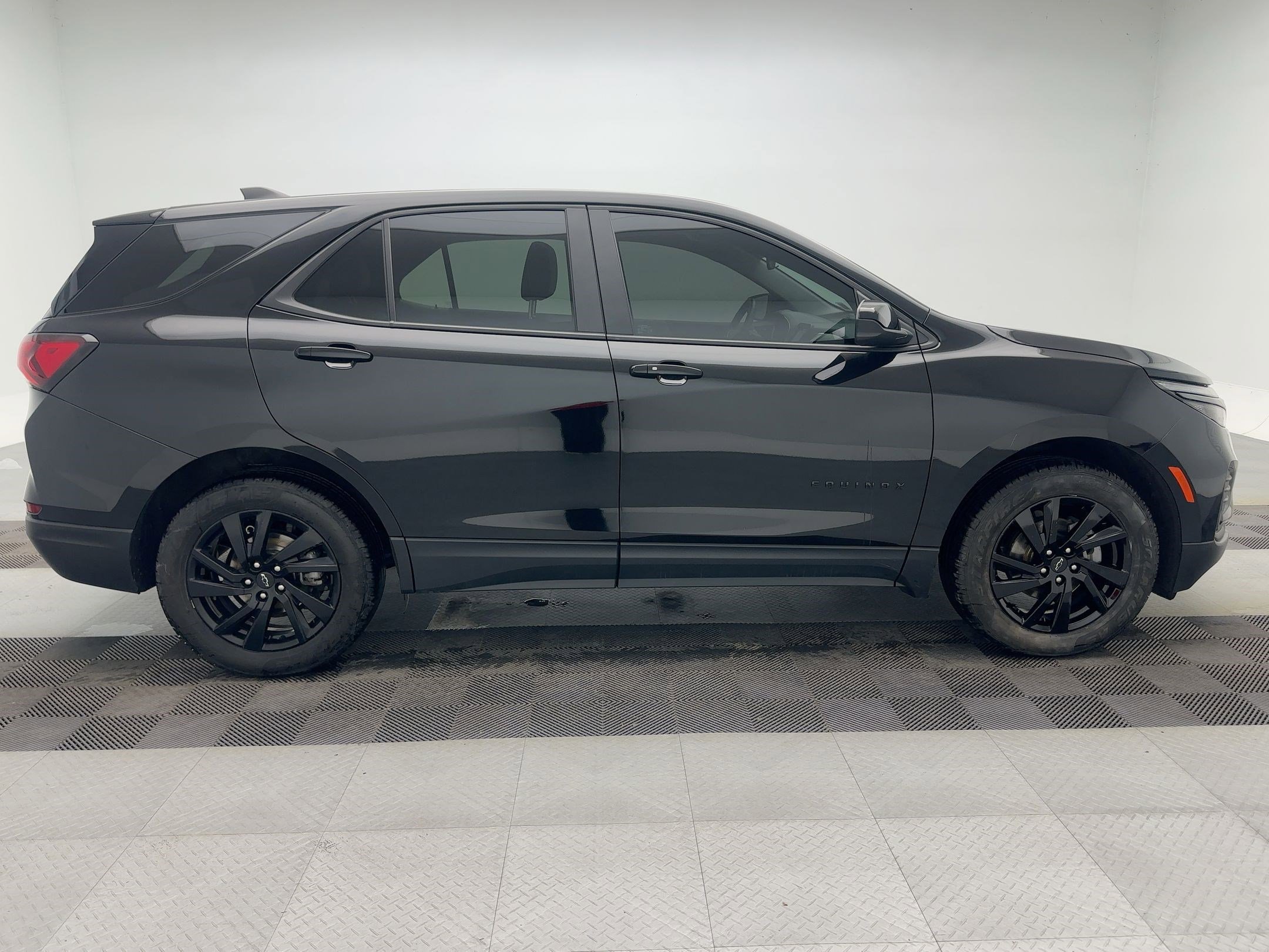 Used 2024 Chevrolet Equinox LS w/ LS Convenience Package image 8