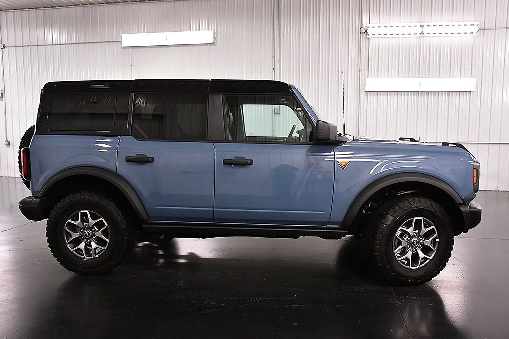 Used 2025 Ford Bronco Badlands image 8