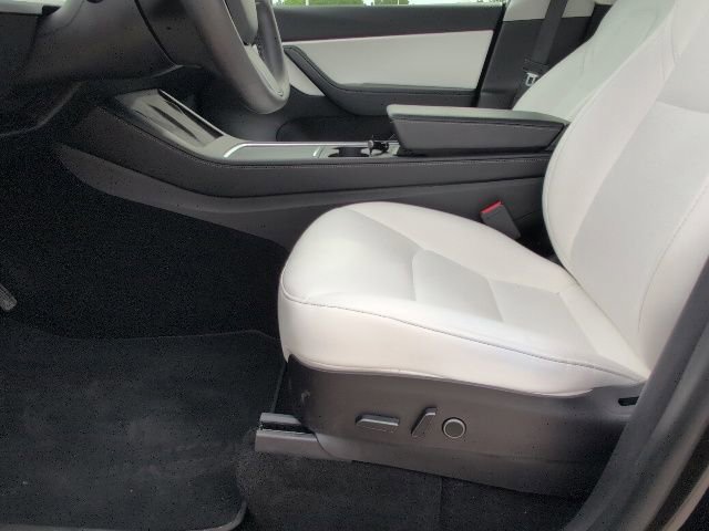 Used 2021 Tesla Model Y Long Range AWD/4WD image 11