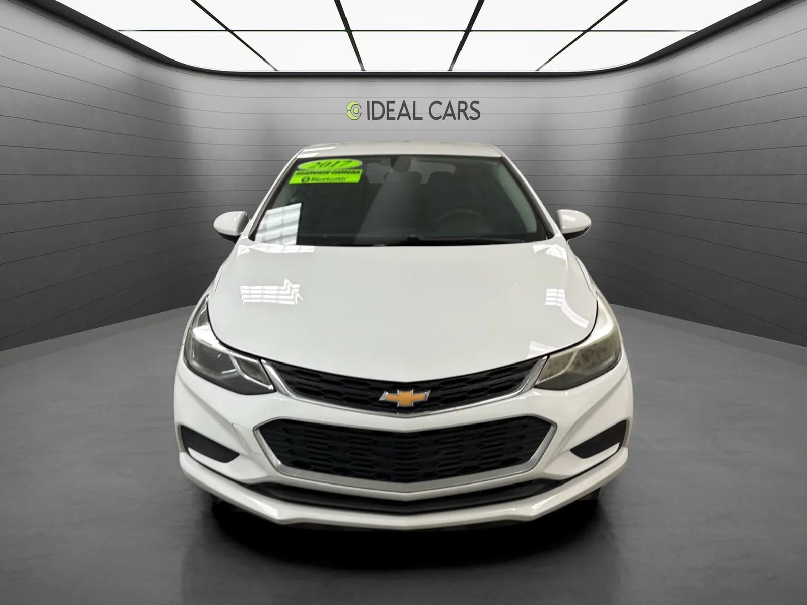 Used 2017 Chevrolet Cruze LT w/ Convenience Package FWD image 2