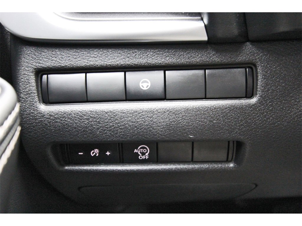 Used 2023 Nissan Rogue SV image 17