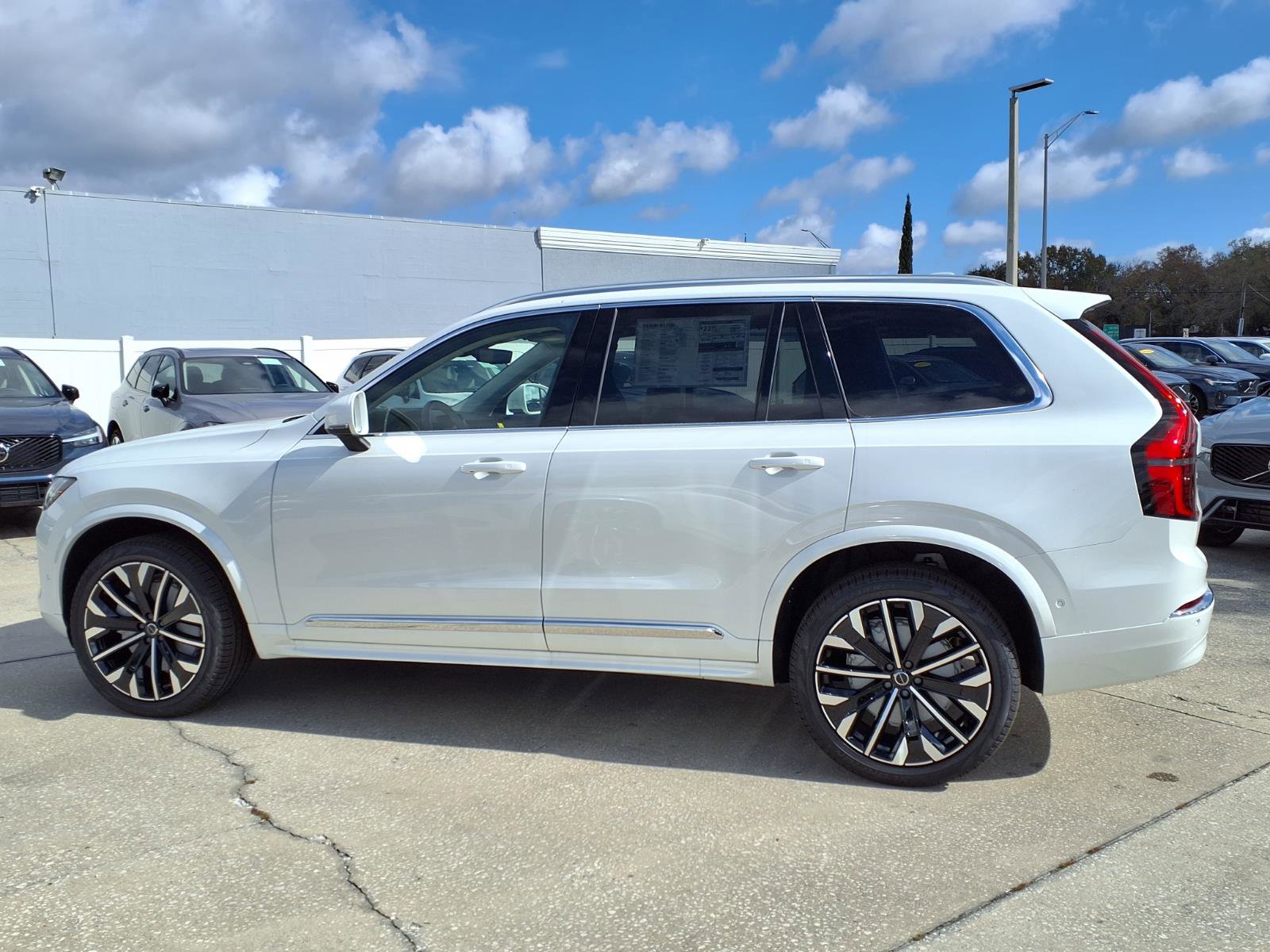 New 2026 Volvo XC90 B6 Ultra w/ Lounge Package image 4