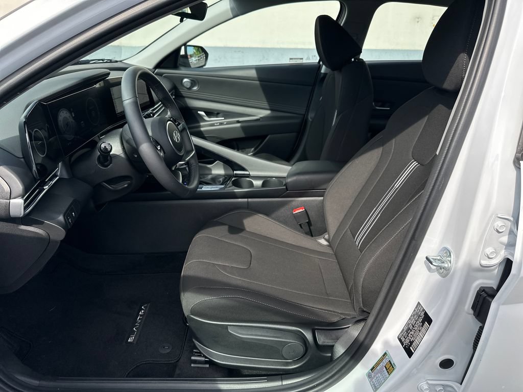 Used 2025 Hyundai Elantra SEL FWD image 12