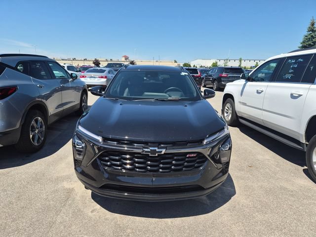 Used 2025 Chevrolet Trax RS w/ Driver Confidence Package FWD image 2