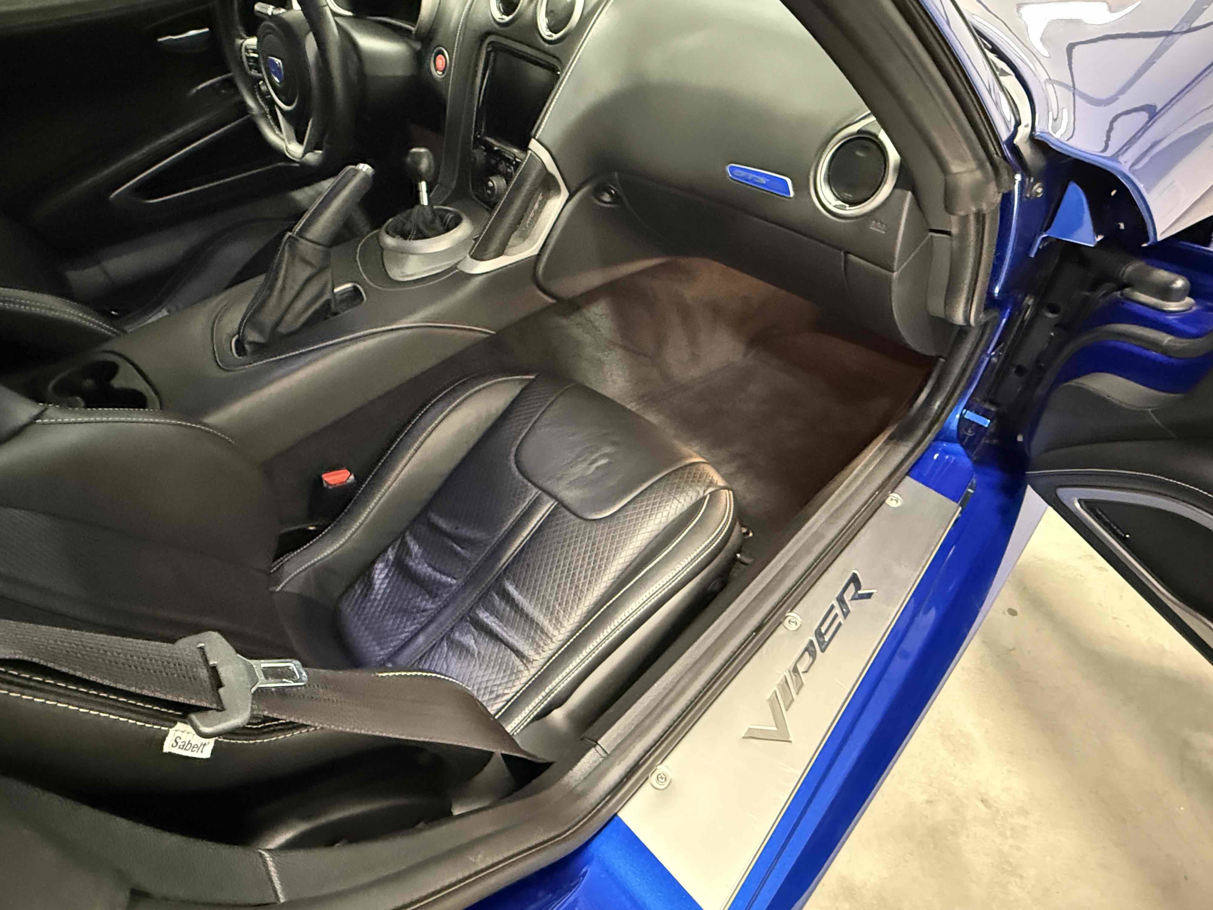 Used 2013 SRT Viper GTS w/ GTS Laguna Interior Pkg image 30