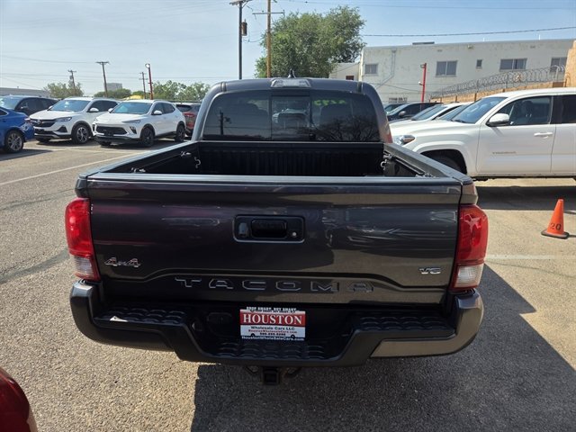 Used 2023 Toyota Tacoma SR5 w/ Technology Package AWD/4WD image 2