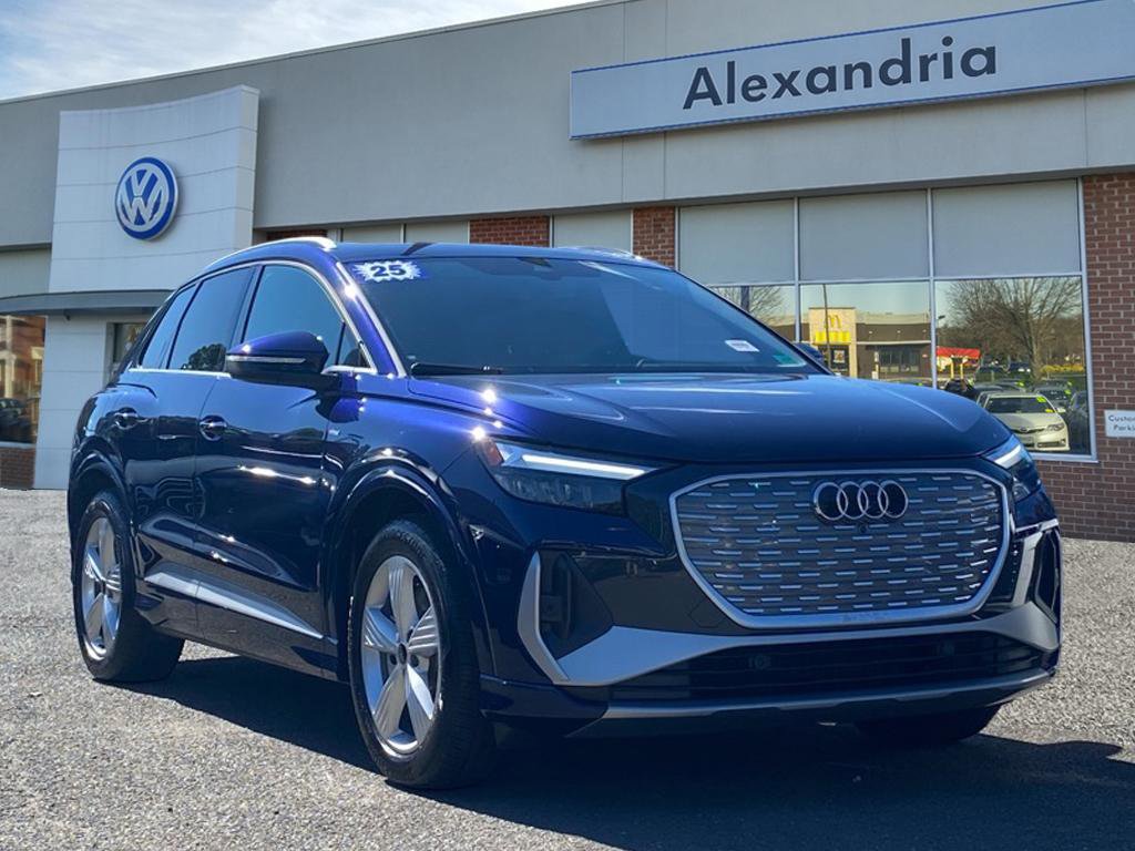 Used 2025 Audi Q4 e-tron Premium w/ Convenience Package image 1