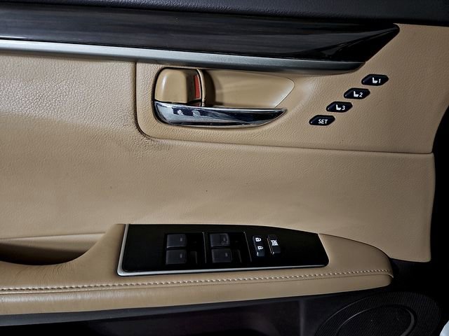 Used 2016 Lexus ES 350 w/ Luxury Package w/Wood Trim FWD image 12