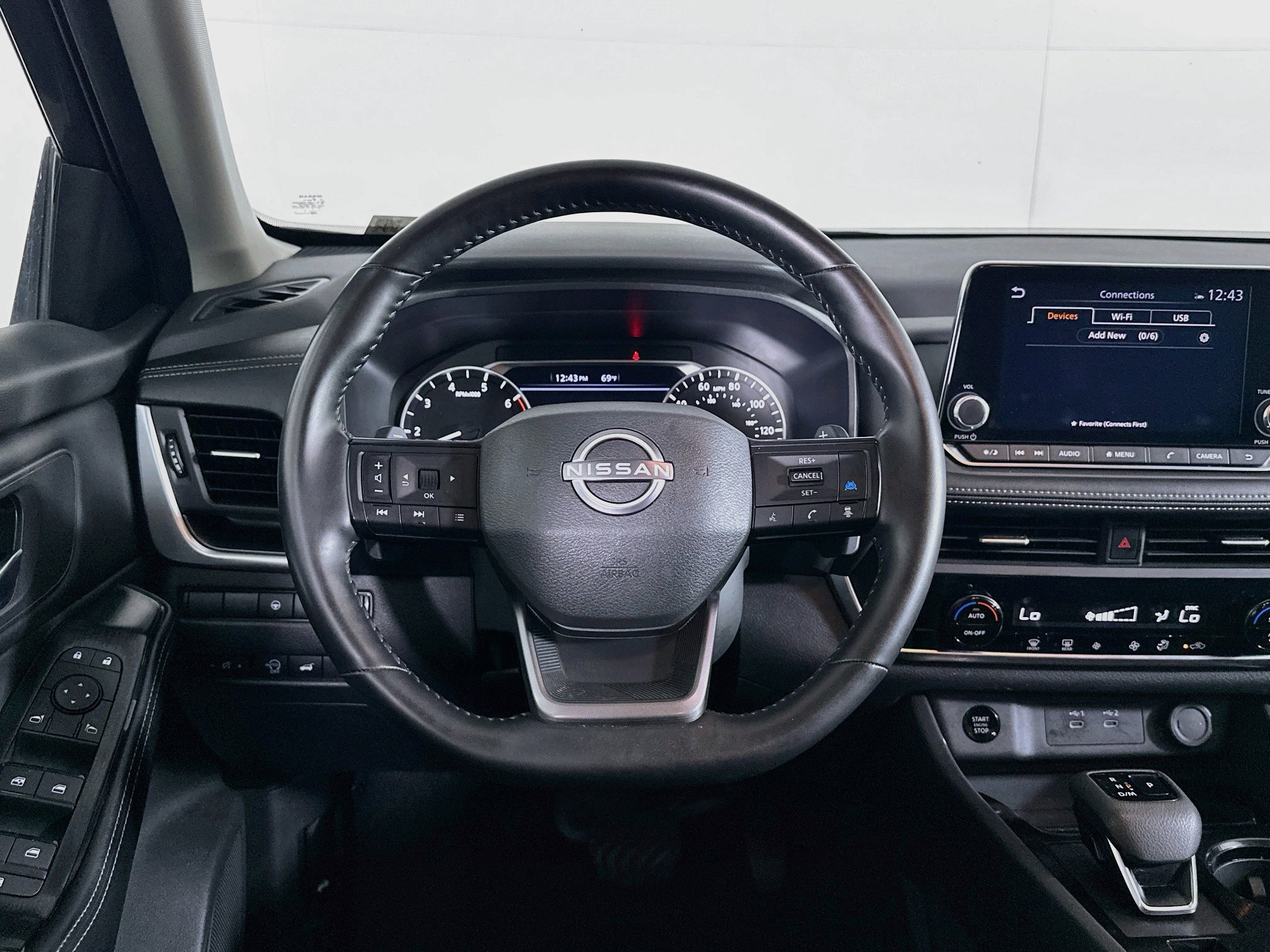Used 2025 Nissan Rogue SV FWD image 18