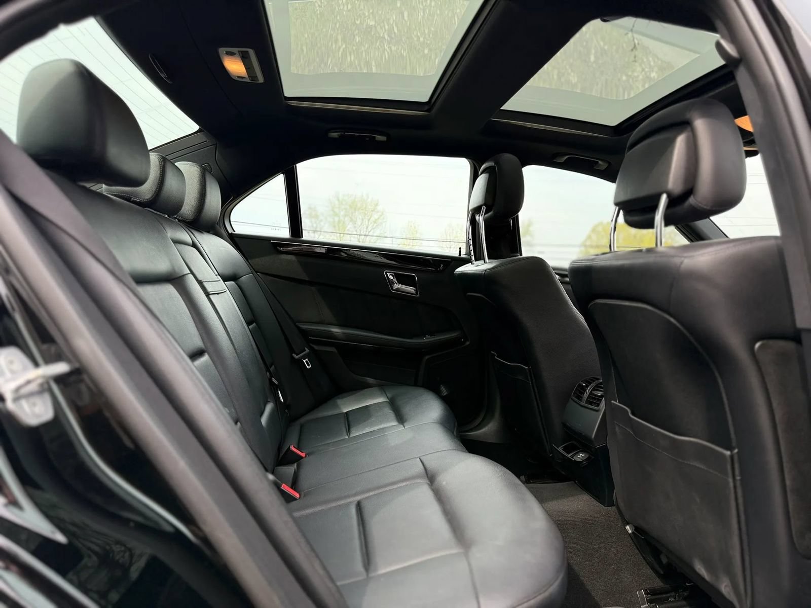Used 2010 Mercedes-Benz E 350 4MATIC Sedan image 13