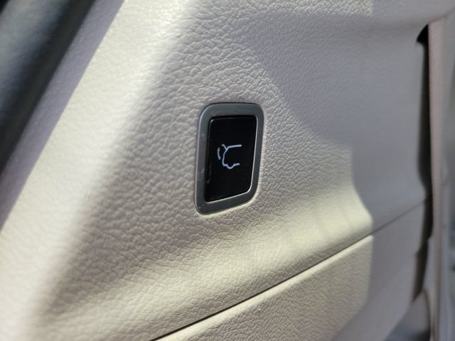 Used 2024 Chrysler Pacifica Touring-L FWD image 21