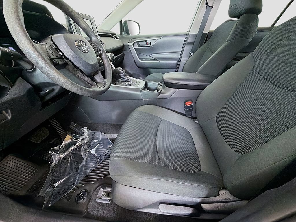 Used 2021 Toyota RAV4 LE AWD/4WD image 17