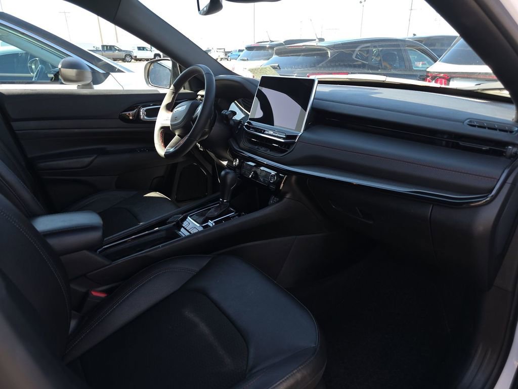 Used 2025 Jeep Compass Trailhawk w/ Trailer Tow Group image 4