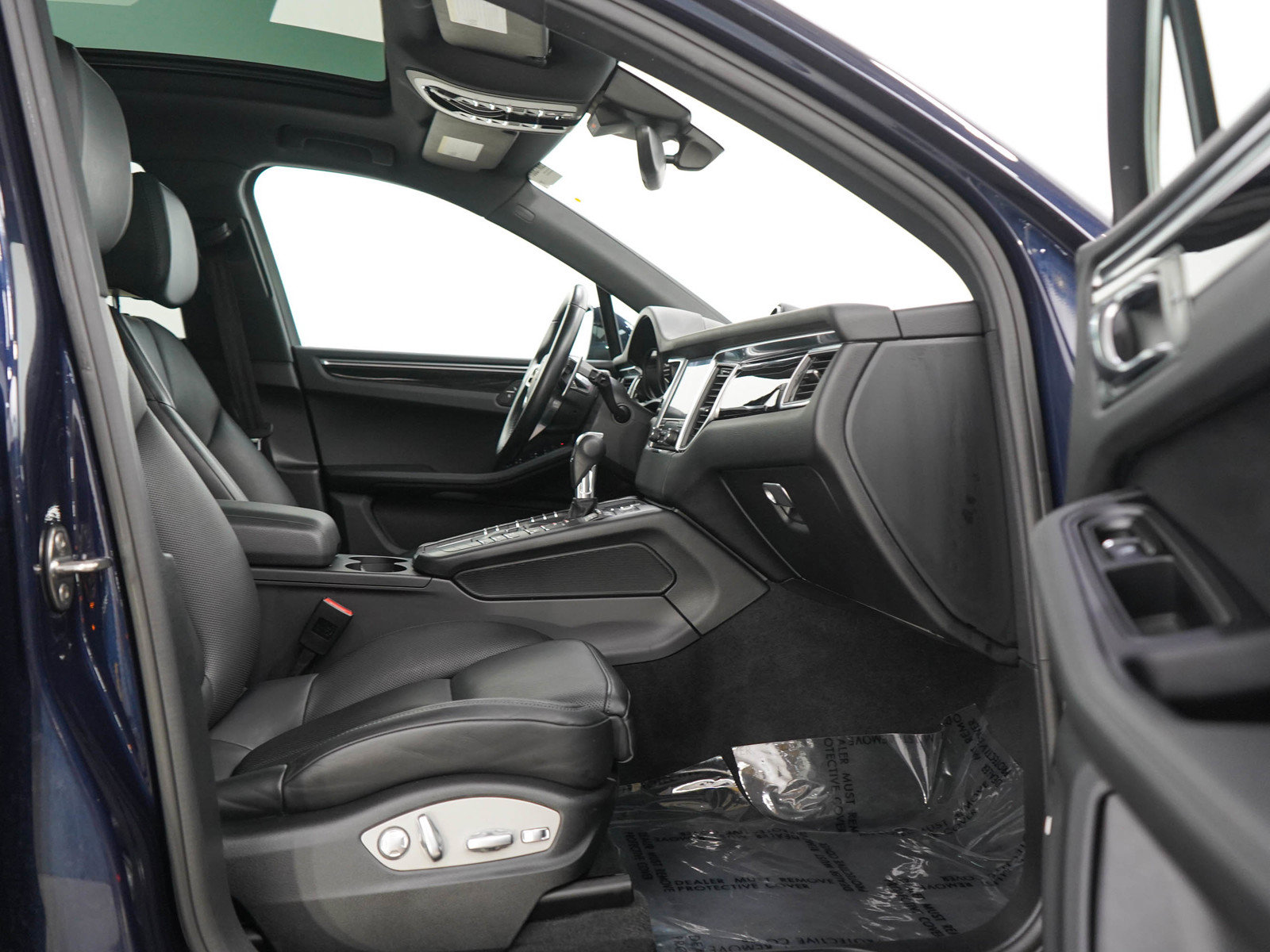 Used 2018 Porsche Macan AWD/4WD image 11