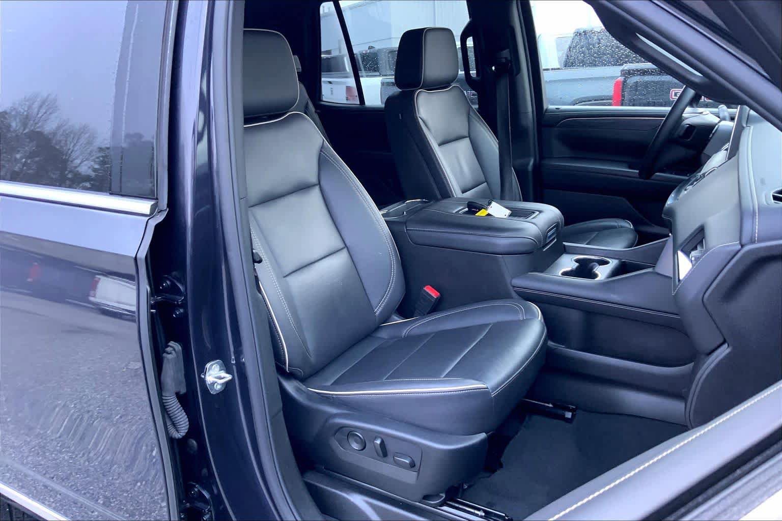 Used 2024 GMC Yukon SLT image 9
