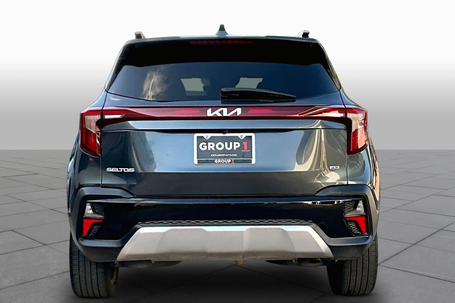 Used 2024 Kia Seltos SX w/ SX Sunroof Package AWD/4WD image 5