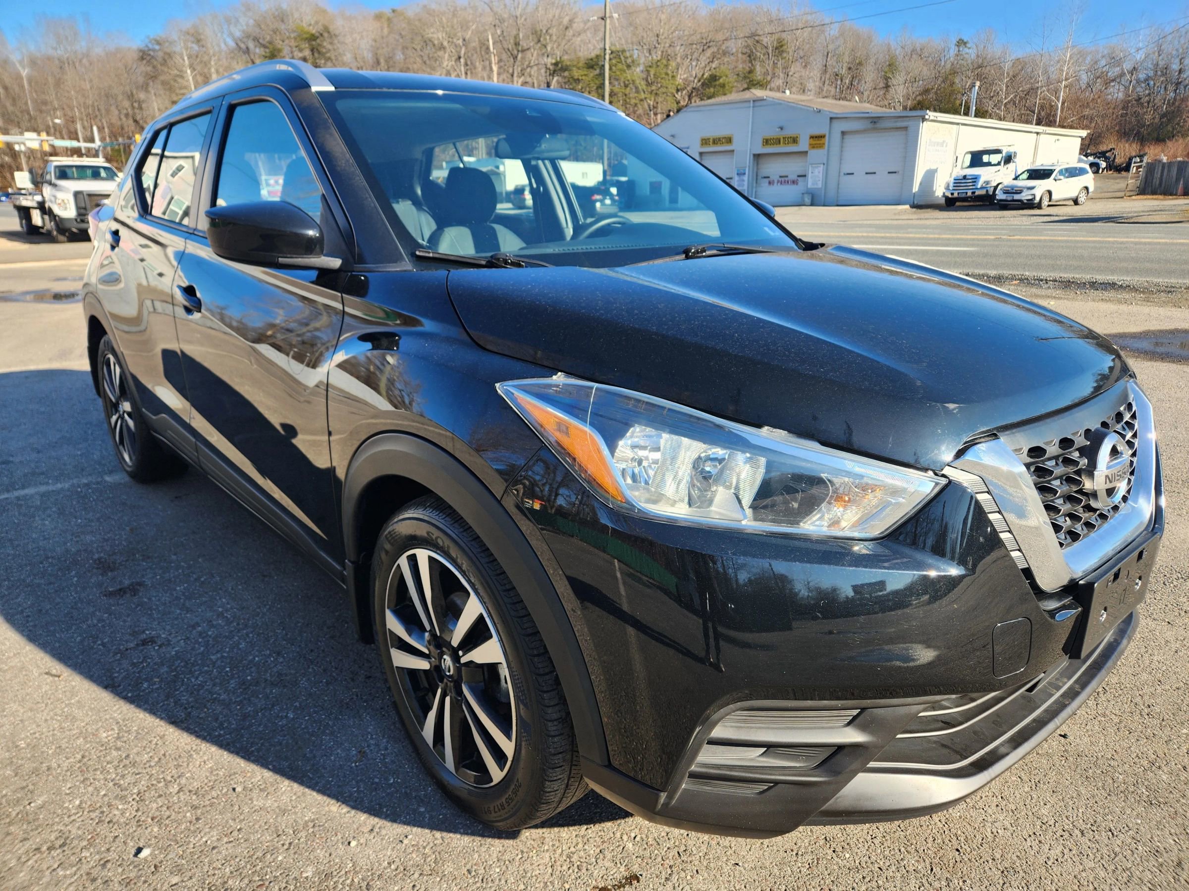 Used 2020 Nissan Kicks SV image 3