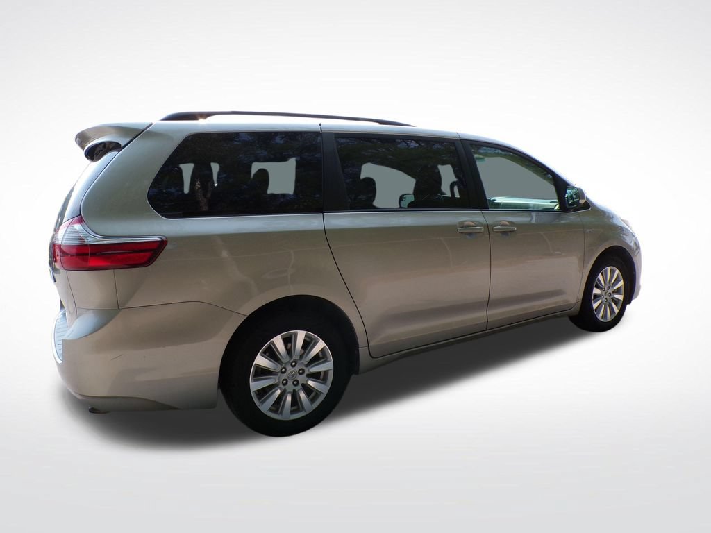 Used 2017 Toyota Sienna LE AWD/4WD image 8