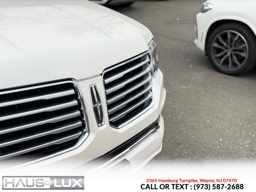 Used 2017 Lincoln Navigator Select image 9