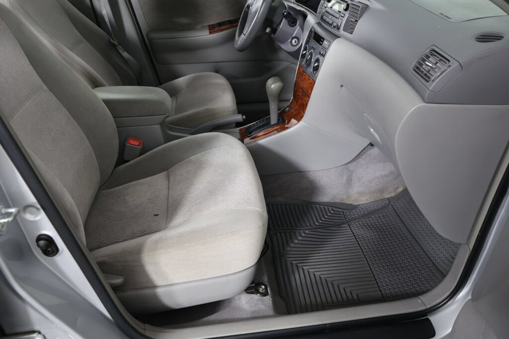 Used 2005 Toyota Corolla LE FWD image 26